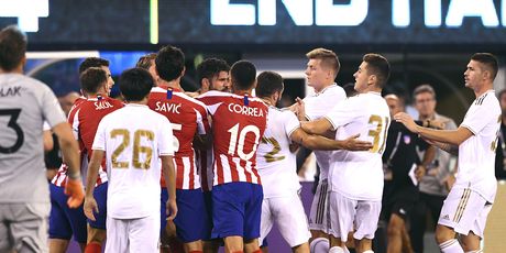 Naguravanje Real - Atletico (Foto: AFP)