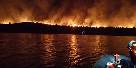 Požar na otoku Lavdara kod Zadra