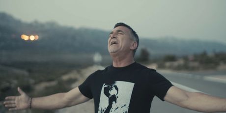 Ivica Sikirić Ićo - kadrovi iz spota ''Za tebe bisere nosim'' - 1