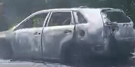 Zapaljeni automobil na A1