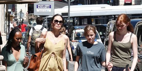 Angelina Jolie s kćerima - 2