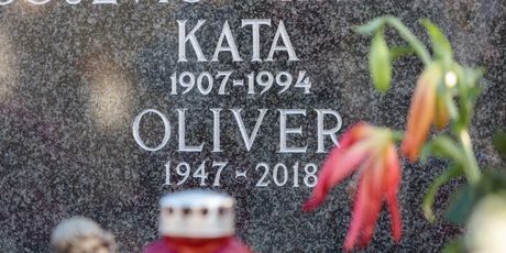 Grob Olivera Dragojevića u Veloj Luci - 7