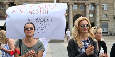 Prosvjed protiv molitelja na Trgu bana Jelačića - 2