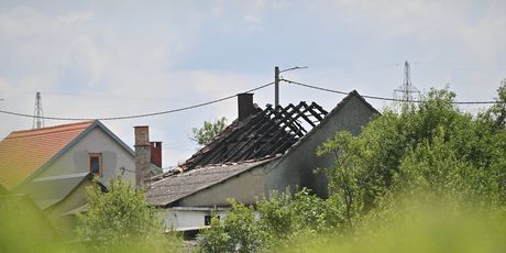 Dvije kuće i jedan auto potpuno su izgorjeli, a dvije kuće su zahvaćene požarom u tragediji u Sisku - 2