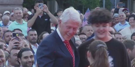 Bill Clinton u Albaniji, ilustracija - 3