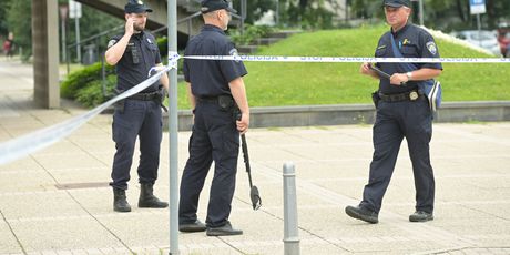 Policajci ispred zgrade zagrebačkog Poglavarstva zbog prijetnje bombom