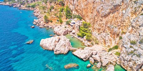 Sveta Nedjelja, Hvar