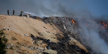 Gašenje požara na odlagalištu otpada Bikarac kod Šibenika - 1
