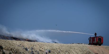 Gašenje požara na odlagalištu otpada Bikarac kod Šibenika - 2