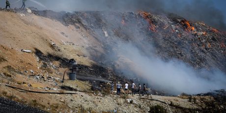 Gašenje požara na odlagalištu otpada Bikarac kod Šibenika - 3
