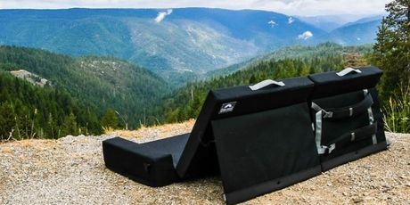 Kauč na rasklapanje Camp Couch možete rasklopiti bilo gdje