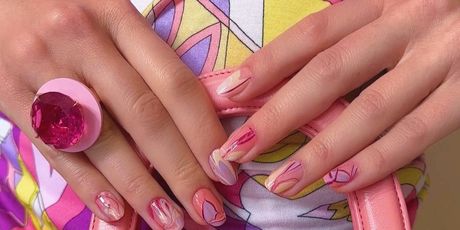 Barbiecore manikura 1