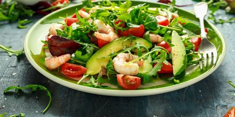 Salata s kozicama i avokadom