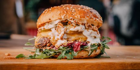 Chef's Burger by Ivan Paz╠îanin_Crispy kapula