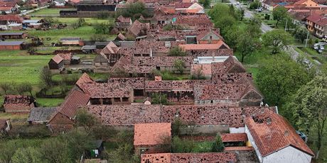 Pogled iz zraka na mjesto Bošnjaci koje je poharalo snažno nevrijeme