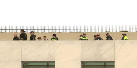 Prosvjednici na krovu zgrade australskog parlamenta