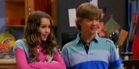 Jackson (Jason Earles) u Hanni Montani – 29 godina