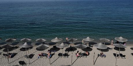 Grčka pokušava obuzdati kaos na plažama - 1