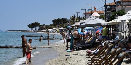 Grčka pokušava obuzdati kaos na plažama - 4