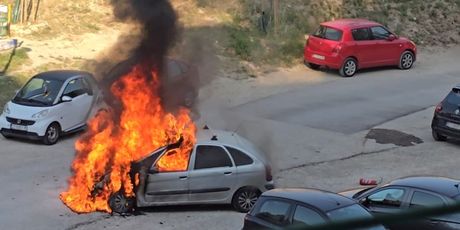 Zapalio se automobil