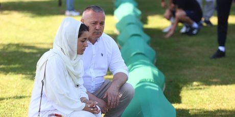 Obitelji žrtava sa Srebrenice posjećuju grobove