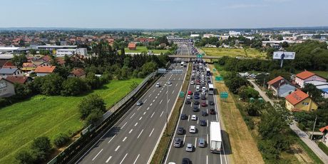 Kolona vozila u NP Lučko - 2