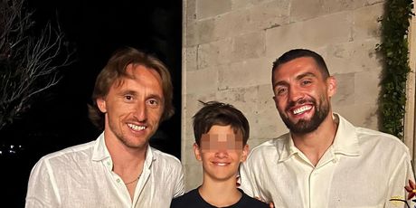 Luka Modrić i Mateo Kovačić sa Severininim sinom