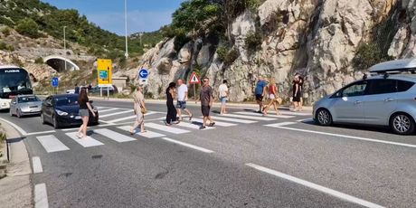 Mještani blokirali Jadransku magistralu - 1