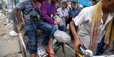 Ozlijeđeni fotograf tijekom prosvjeda u Bangladešu