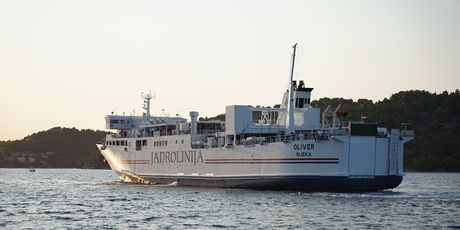 Jadrolinijin novi trajekt Oliver stigao u Velu Luku nakon jutrosnjeg kvara