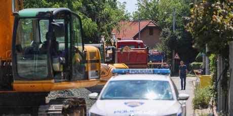 Dežurne službe spasile su dvoje radnika koji su ostali zatrpani na gradilištu - 1