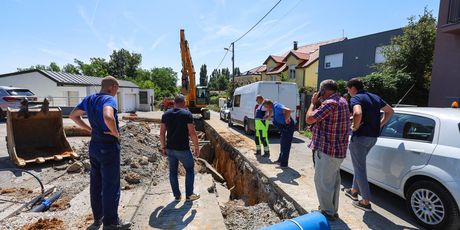 Dežurne službe spasile su dvoje radnika koji su ostali zatrpani na gradilištu - 2