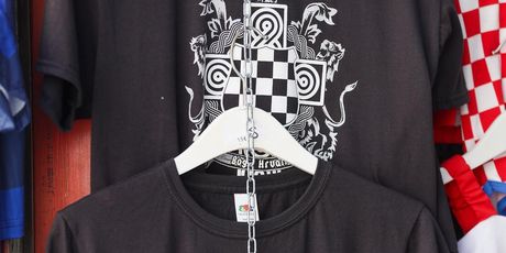 Prodaja suvenira uoči Thompsonovog koncerta - 4