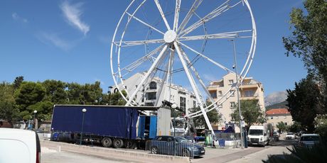 Panoramski kotač na glavnoj plaži u Makarskoj - 4