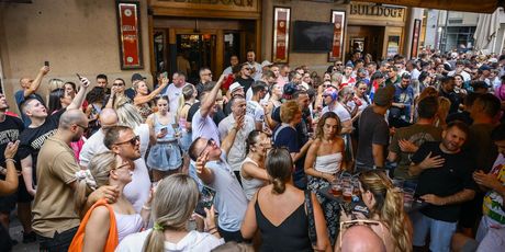 Atmosfera u centru Zagreba uoči Thompsonova koncerta