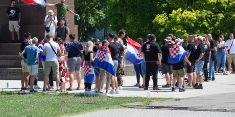 Obožavatelji na Trgu kralja Tomislava