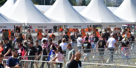 Dolazak fanova na Thompsonov koncert - 5