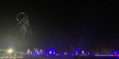 Show s dronovima na Thompsonovom koncertu - 3