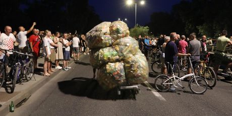 Skupljali ambalažu i za vrijeme koncerta