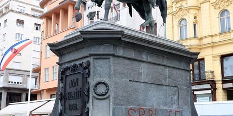 Osvanuo natpis na spomeniku banu Jelačiću - 1