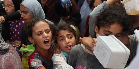 Palestinska djeca čekaju na hranu - 2