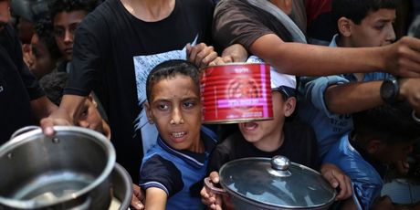 Palestinska djeca čekaju na hranu - 3