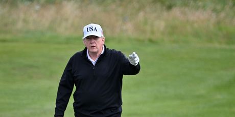 Trump igra golf - 3