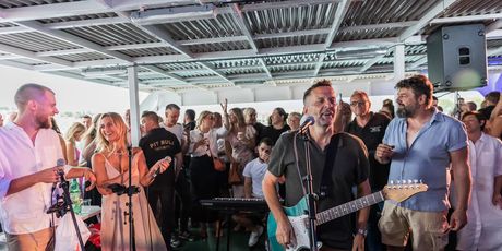 Trajekt ususret manifestaciji