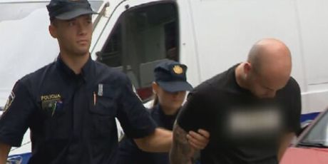 Privođenje trojice osumnjičenih za premlaćivanje mladog Slovenca