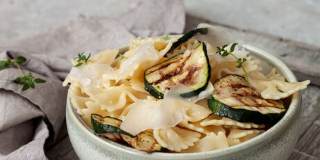 Carbonara s grilanim tikvicama i pecorinom
