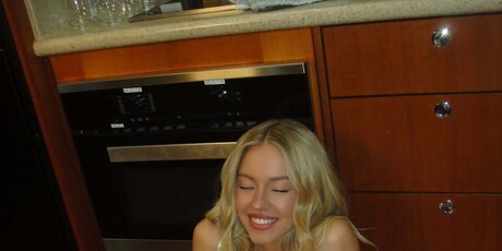 Sydney Sweeney - 4