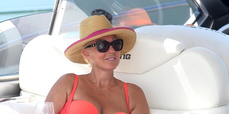 Lepa Brena