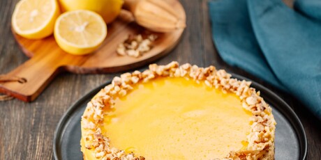 Lemon curd možete dodati i tortama