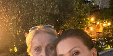 Nina Badrić s mamom na Hvaru - 2